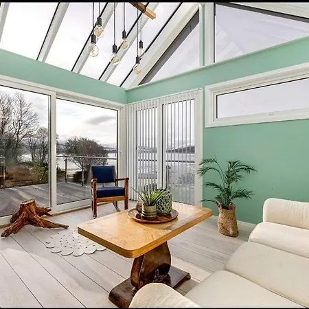 Amazing Location, Waterfront!